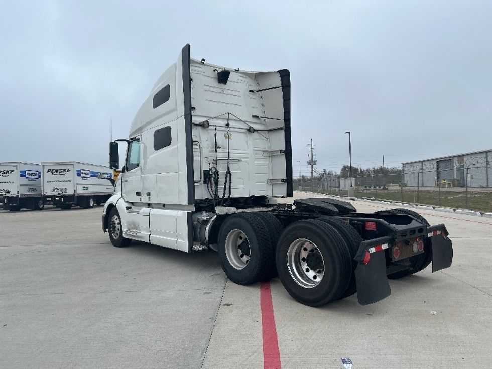 Sleeper Tractor-Heavy Duty Tractors-Volvo-2019-VNL64760-Katy-TX-745,694\n\t\tmiles-$ 46,500 - Image 5