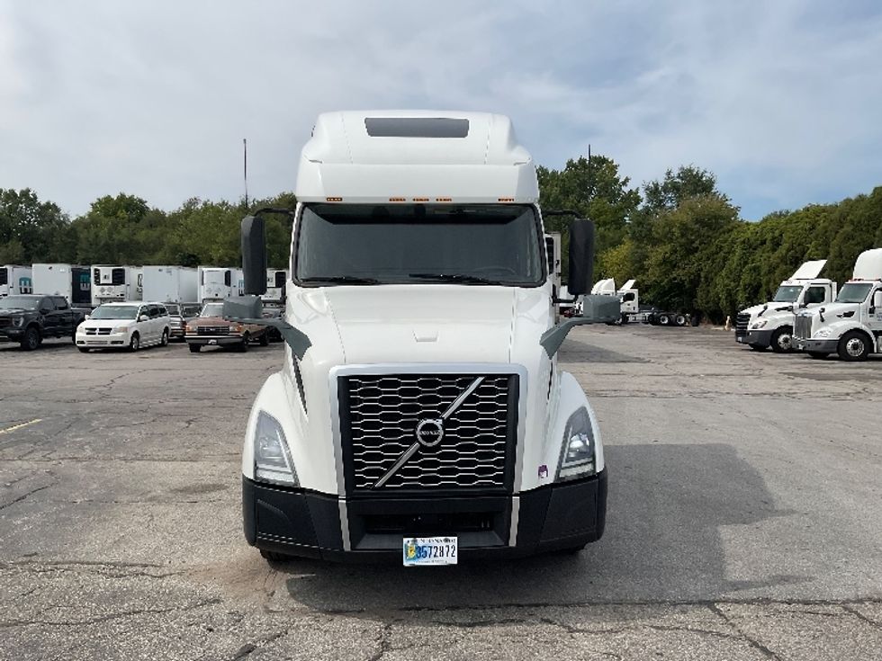 Sleeper Tractor-Heavy Duty Tractors-Volvo-2019-VNL64760-La Porte-IN-526,520\n\t\tmiles-$ 61,250 - Image 2