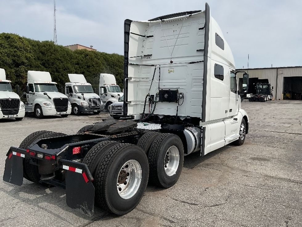 Sleeper Tractor-Heavy Duty Tractors-Volvo-2019-VNL64760-La Porte-IN-526,520\n\t\tmiles-$ 61,250 - Image 7