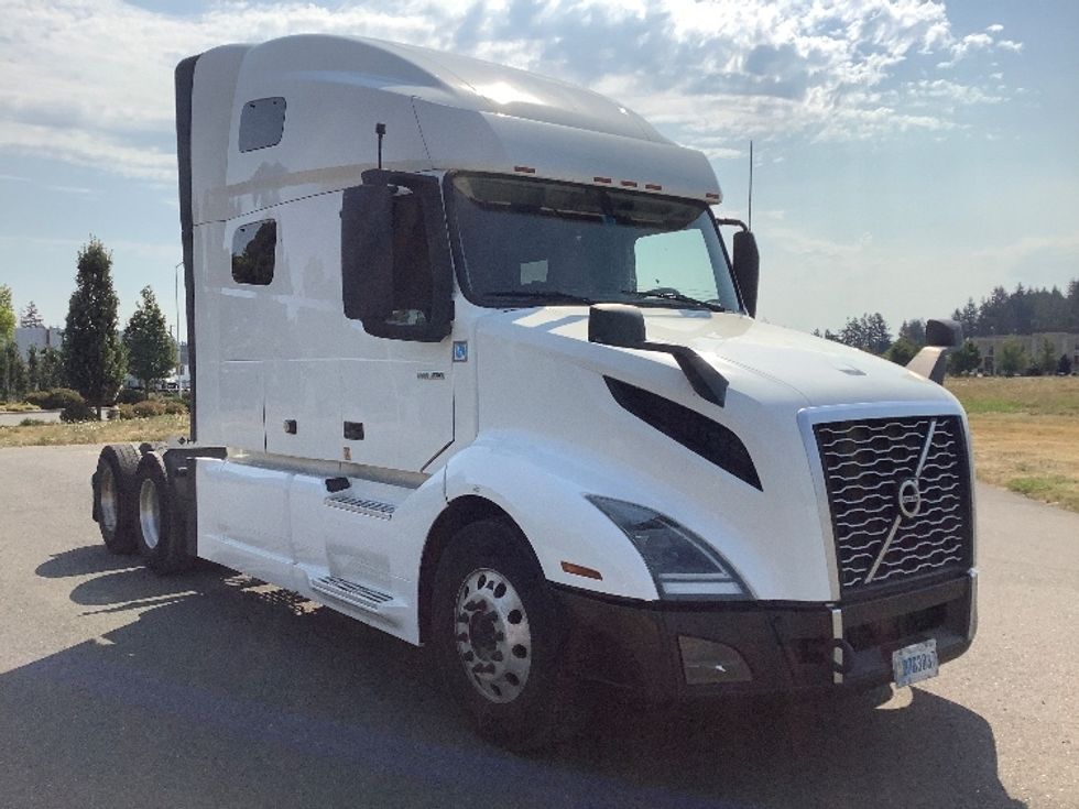 Sleeper Tractor-Heavy Duty Tractors-Volvo-2019-VNL64760-Lacey-WA-494,357\n\t\tmiles-$ 72,000 - Image 1
