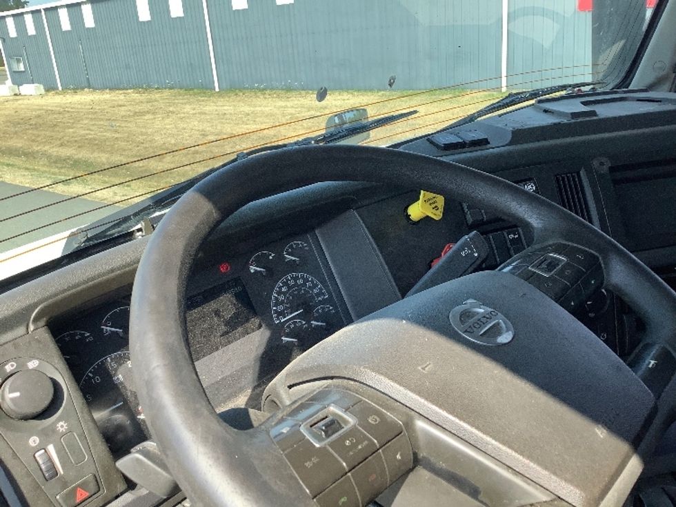 Sleeper Tractor-Heavy Duty Tractors-Volvo-2019-VNL64760-Lacey-WA-494,357\n\t\tmiles-$ 72,000 - Image 10