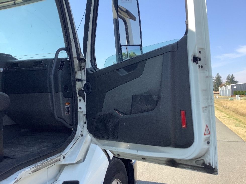 Sleeper Tractor-Heavy Duty Tractors-Volvo-2019-VNL64760-Lacey-WA-494,357\n\t\tmiles-$ 72,000 - Image 13