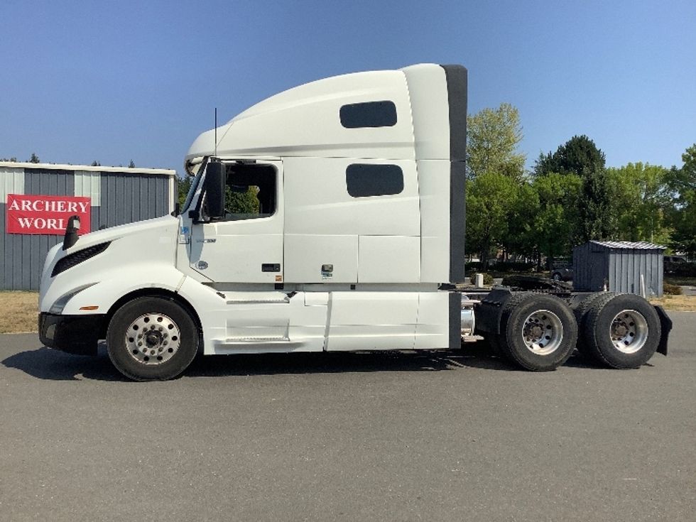 Sleeper Tractor-Heavy Duty Tractors-Volvo-2019-VNL64760-Lacey-WA-494,357\n\t\tmiles-$ 72,000 - Image 4