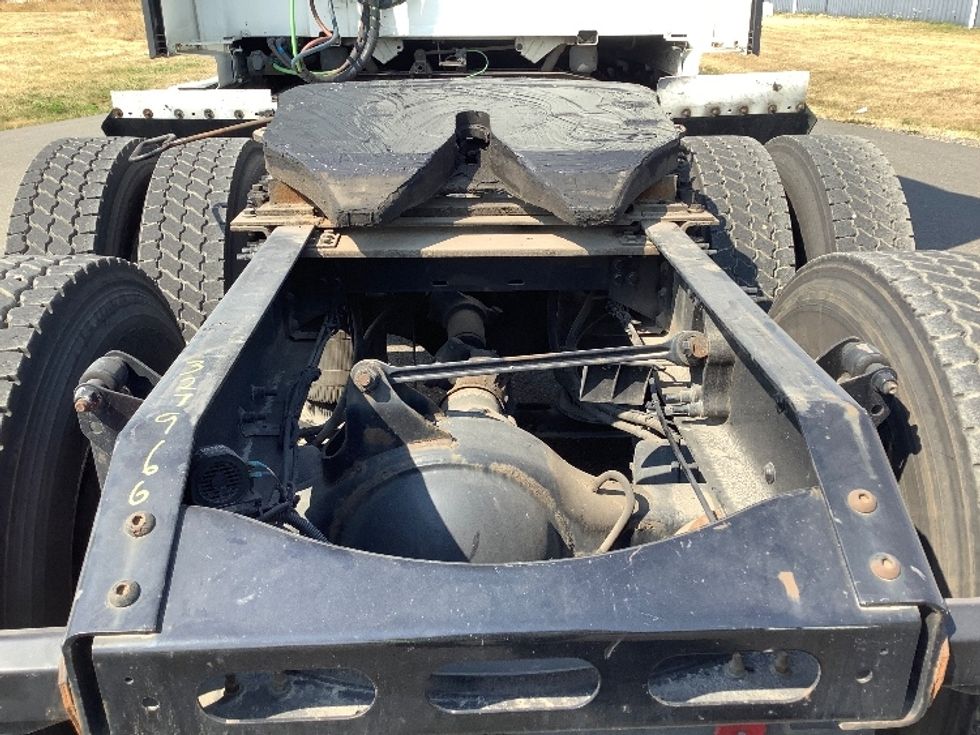 Sleeper Tractor-Heavy Duty Tractors-Volvo-2019-VNL64760-Lacey-WA-494,357\n\t\tmiles-$ 72,000 - Image 6