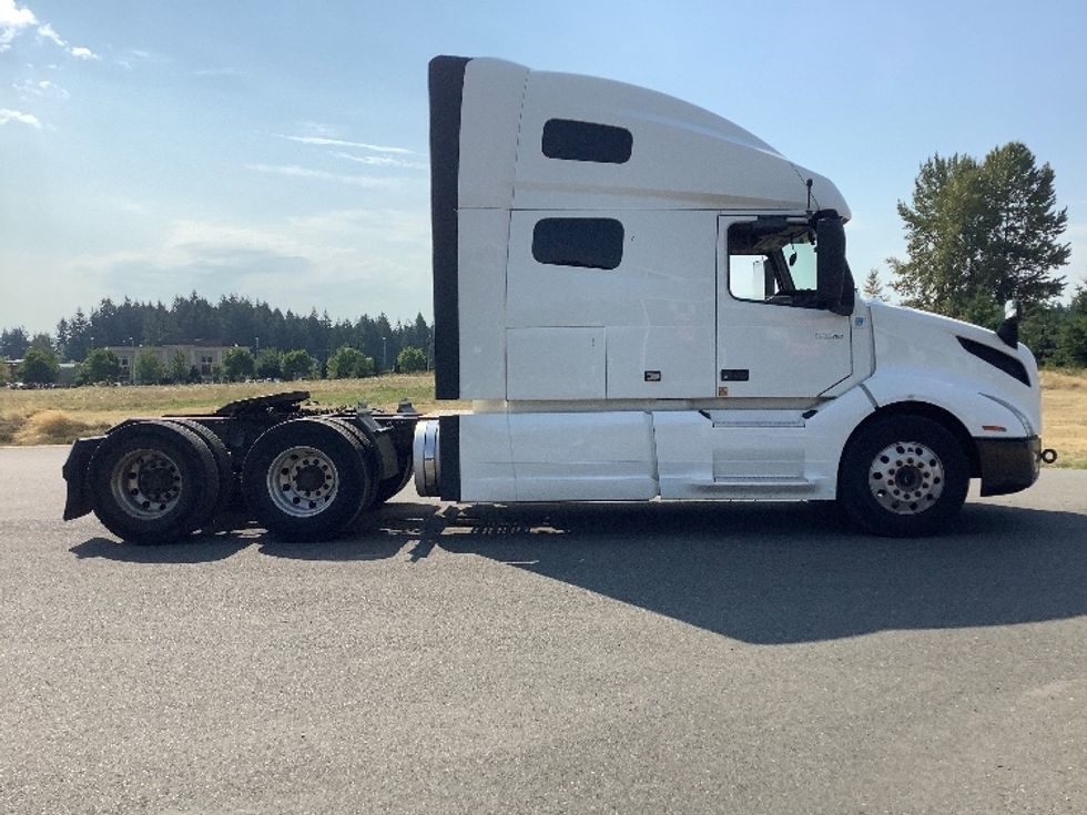Sleeper Tractor-Heavy Duty Tractors-Volvo-2019-VNL64760-Lacey-WA-494,357\n\t\tmiles-$ 72,000 - Image 8
