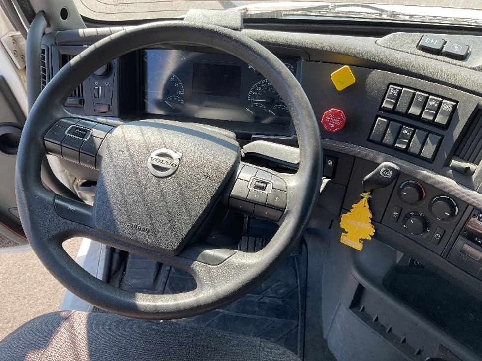 Sleeper Tractor-Heavy Duty Tractors-Volvo-2019-VNL64760-Lacey-WA-512,004\n\t\tmiles-$ 70,750 - Image 11