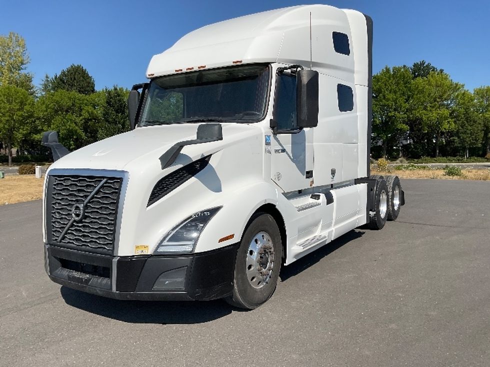 Sleeper Tractor-Heavy Duty Tractors-Volvo-2019-VNL64760-Lacey-WA-512,004\n\t\tmiles-$ 70,750 - Image 2