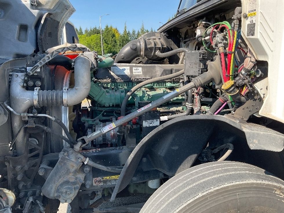 Sleeper Tractor-Heavy Duty Tractors-Volvo-2019-VNL64760-Lacey-WA-512,004\n\t\tmiles-$ 70,750 - Image 21
