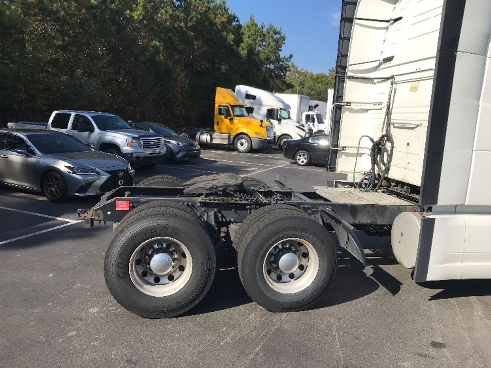 Sleeper Tractor-Heavy Duty Tractors-Volvo-2019-VNL64760-Ladson-SC-826,329\n\t\tmiles-$ 38,250 - Image 23
