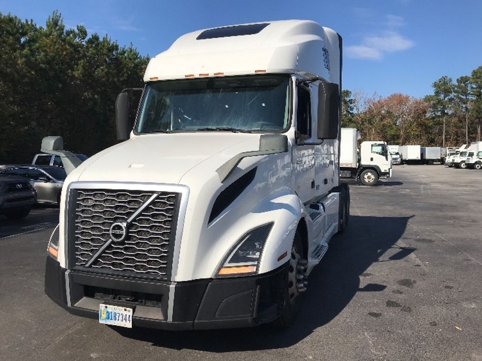 Sleeper Tractor-Heavy Duty Tractors-Volvo-2019-VNL64760-Ladson-SC-826,329\n\t\tmiles-$ 38,250 - Image 3