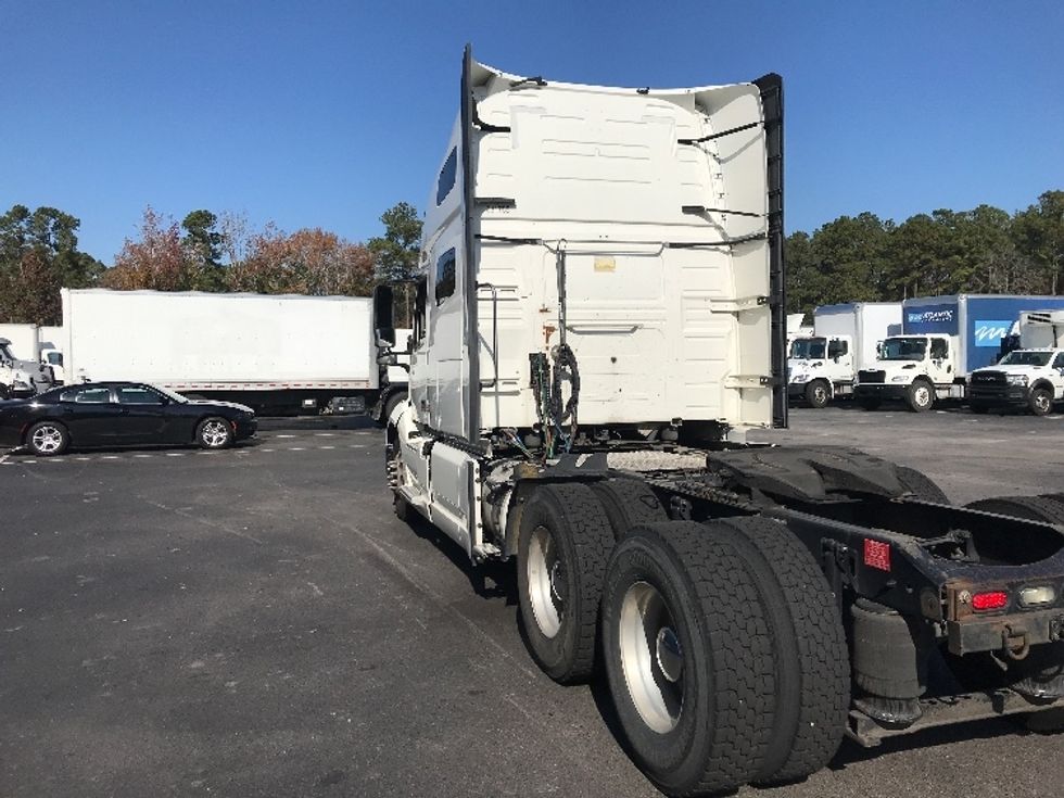 Sleeper Tractor-Heavy Duty Tractors-Volvo-2019-VNL64760-Ladson-SC-826,329\n\t\tmiles-$ 38,250 - Image 5
