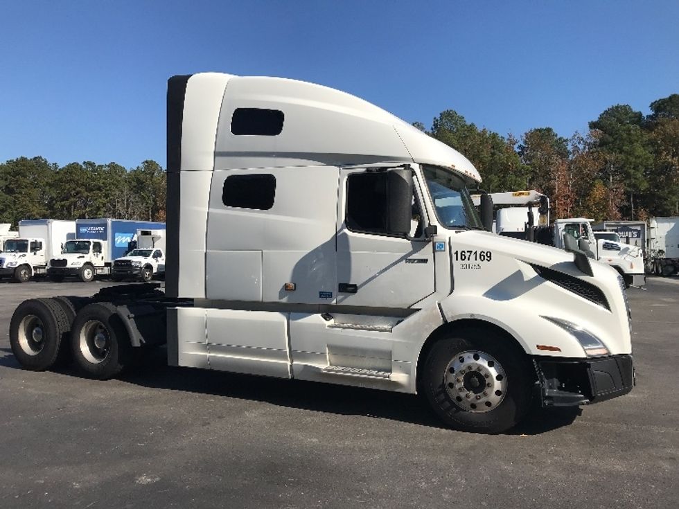 Sleeper Tractor-Heavy Duty Tractors-Volvo-2019-VNL64760-Ladson-SC-826,329\n\t\tmiles-$ 38,250 - Image 8