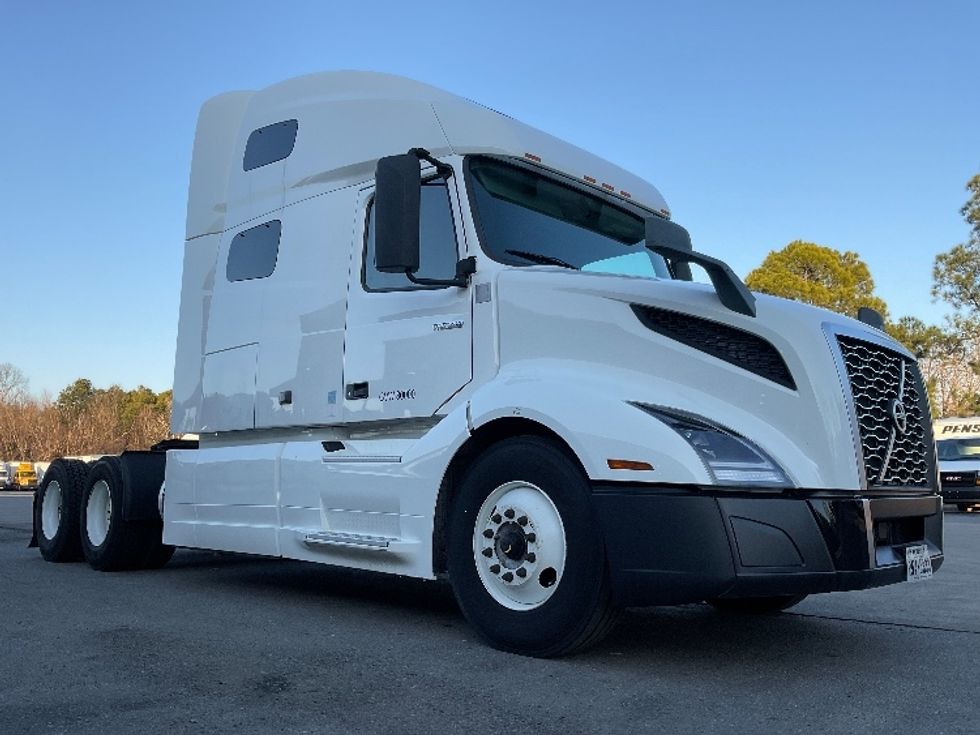 Sleeper Tractor-Heavy Duty Tractors-Volvo-2019-VNL64760-Little Rock-AR-488,368\n\t\tmiles-$ 69,000 - Image 1