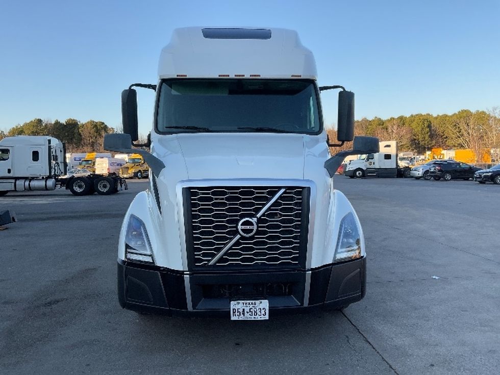 Sleeper Tractor-Heavy Duty Tractors-Volvo-2019-VNL64760-Little Rock-AR-488,368\n\t\tmiles-$ 69,000 - Image 2