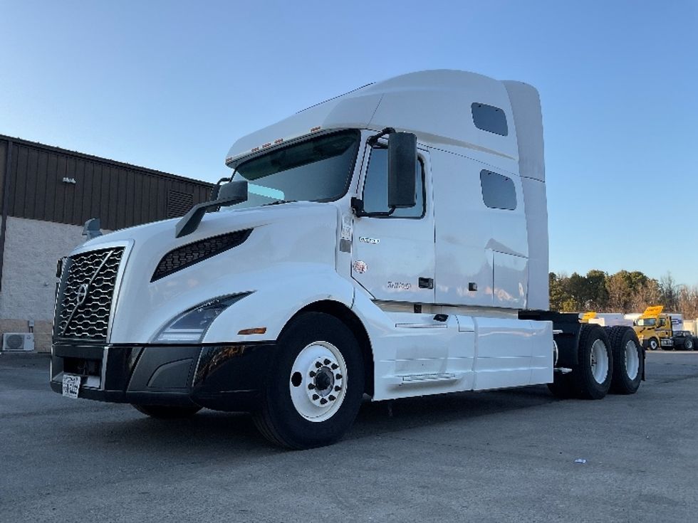 Sleeper Tractor-Heavy Duty Tractors-Volvo-2019-VNL64760-Little Rock-AR-488,368\n\t\tmiles-$ 69,000 - Image 3