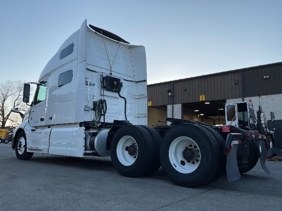 Sleeper Tractor-Heavy Duty Tractors-Volvo-2019-VNL64760-Little Rock-AR-488,368\n\t\tmiles-$ 69,000 - Image 5