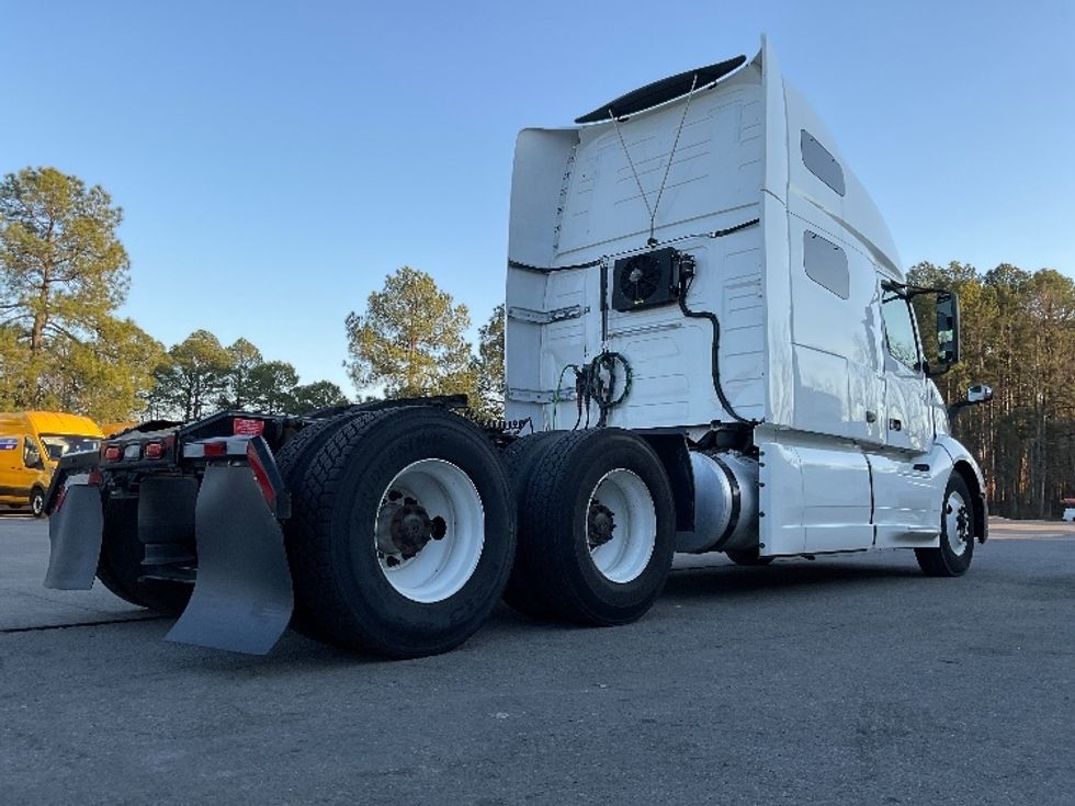 Sleeper Tractor-Heavy Duty Tractors-Volvo-2019-VNL64760-Little Rock-AR-488,368\n\t\tmiles-$ 69,000 - Image 7