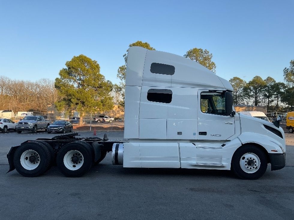 Sleeper Tractor-Heavy Duty Tractors-Volvo-2019-VNL64760-Little Rock-AR-488,368\n\t\tmiles-$ 69,000 - Image 8
