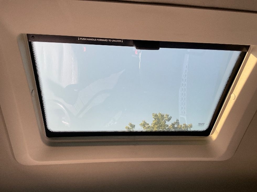 Sleeper Tractor-Heavy Duty Tractors-Volvo-2019-VNL64760-Louisville-KY-752,929\n\t\tmiles-$ 43,500 - Image 20