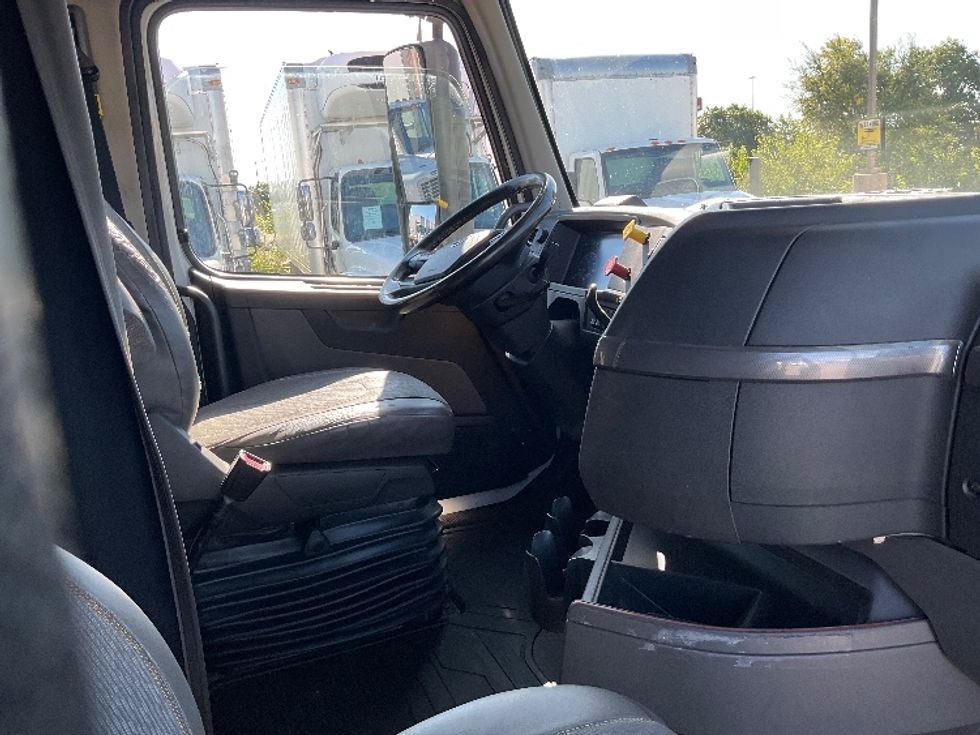 Sleeper Tractor-Heavy Duty Tractors-Volvo-2019-VNL64760-Louisville-KY-752,929\n\t\tmiles-$ 43,500 - Image 23