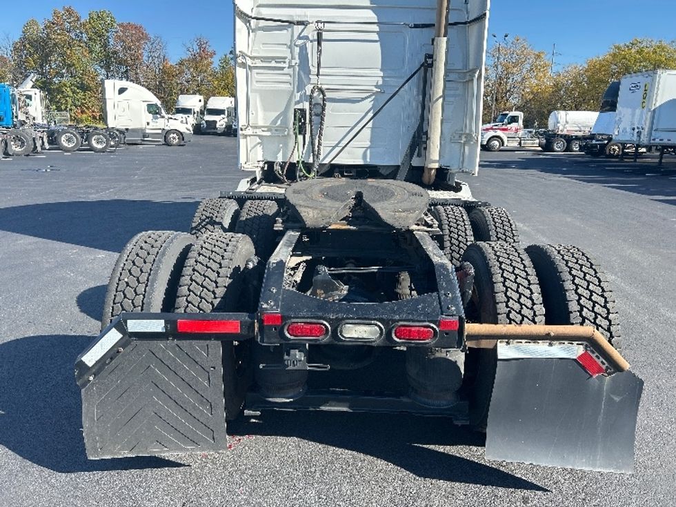 Sleeper Tractor-Heavy Duty Tractors-Volvo-2019-VNL64760-Louisville-KY-752,929\n\t\tmiles-$ 43,500 - Image 6