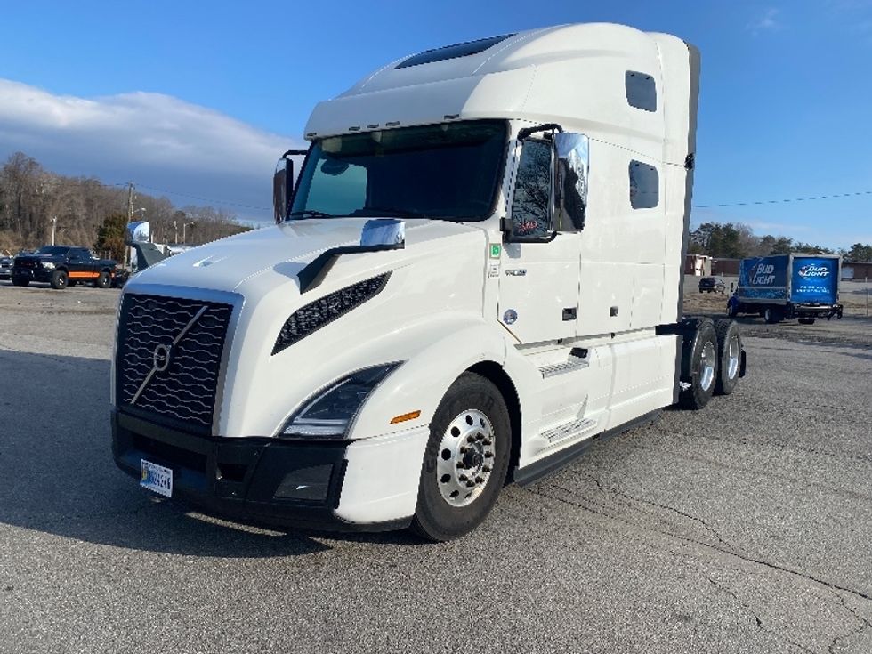 2019 Volvo VNL64760 Sleeper Tractor