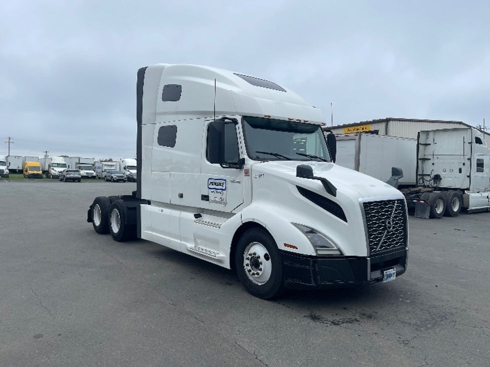 2019 Volvo VNL64760 Sleeper Tractor