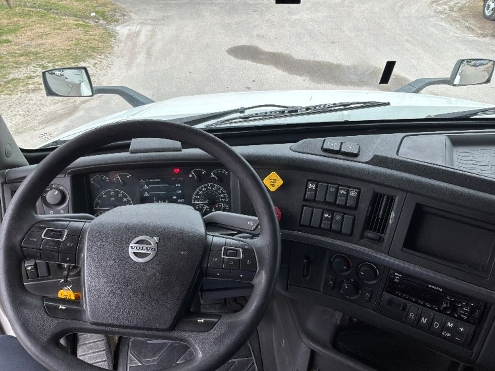 Sleeper Tractor-Heavy Duty Tractors-Volvo-2019-VNL64760-Mebane-NC-354,028\n\t\tmiles-$ 64,000 - Image 10