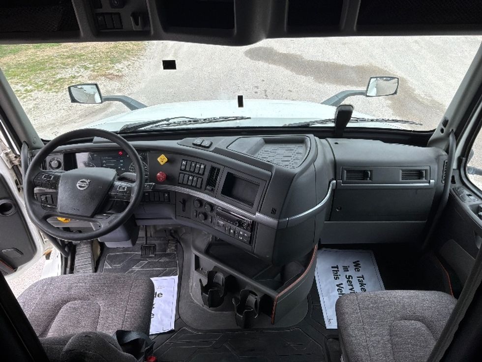 Sleeper Tractor-Heavy Duty Tractors-Volvo-2019-VNL64760-Mebane-NC-354,028\n\t\tmiles-$ 64,000 - Image 11