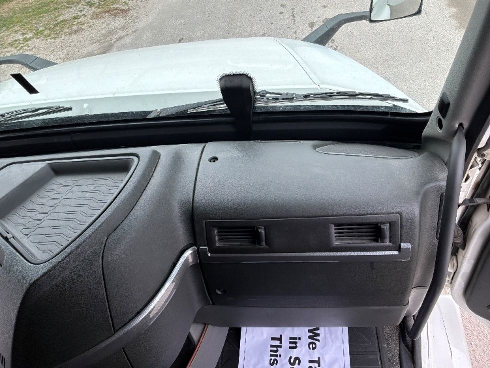 Sleeper Tractor-Heavy Duty Tractors-Volvo-2019-VNL64760-Mebane-NC-354,028\n\t\tmiles-$ 64,000 - Image 13