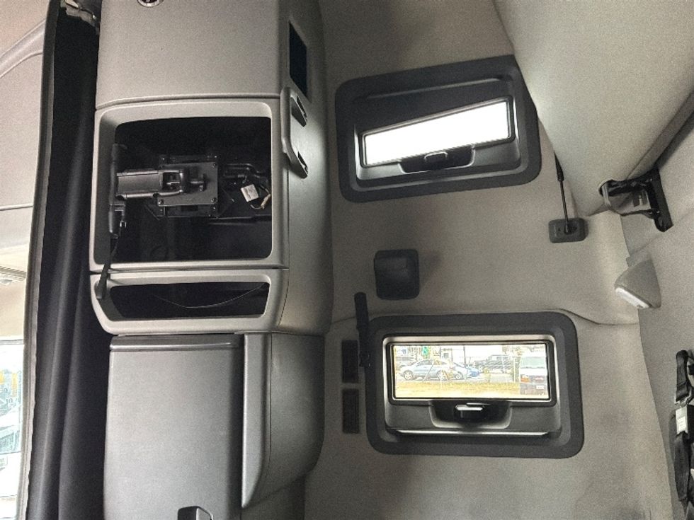 Sleeper Tractor-Heavy Duty Tractors-Volvo-2019-VNL64760-Mebane-NC-354,028\n\t\tmiles-$ 64,000 - Image 18