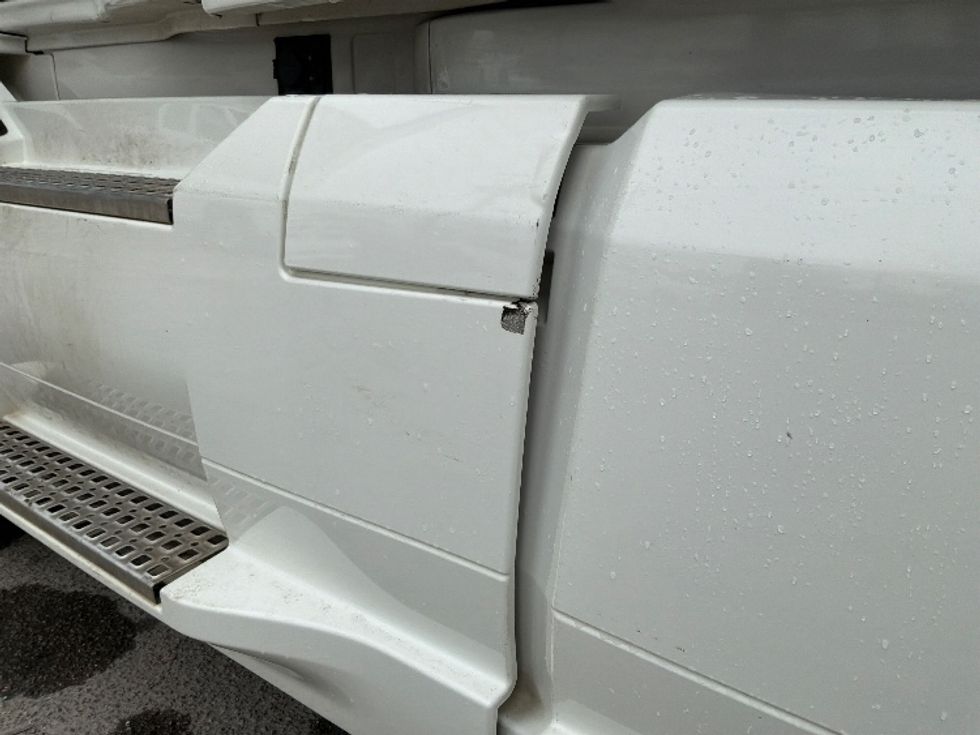 Sleeper Tractor-Heavy Duty Tractors-Volvo-2019-VNL64760-Mebane-NC-354,028\n\t\tmiles-$ 64,000 - Image 21