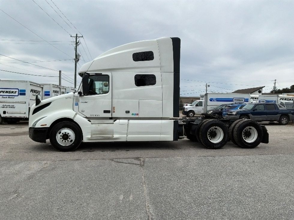 Sleeper Tractor-Heavy Duty Tractors-Volvo-2019-VNL64760-Mebane-NC-354,028\n\t\tmiles-$ 64,000 - Image 4