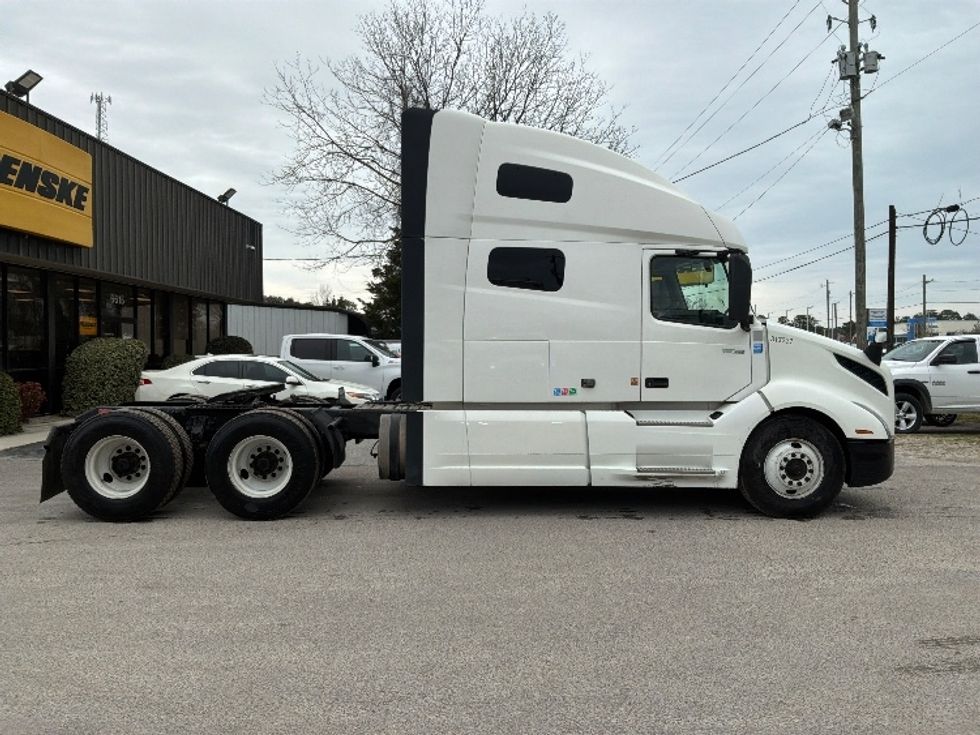 Sleeper Tractor-Heavy Duty Tractors-Volvo-2019-VNL64760-Mebane-NC-354,028\n\t\tmiles-$ 64,000 - Image 7
