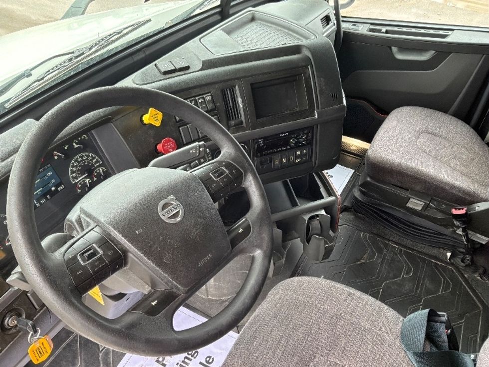 Sleeper Tractor-Heavy Duty Tractors-Volvo-2019-VNL64760-Mebane-NC-354,028\n\t\tmiles-$ 64,000 - Image 9