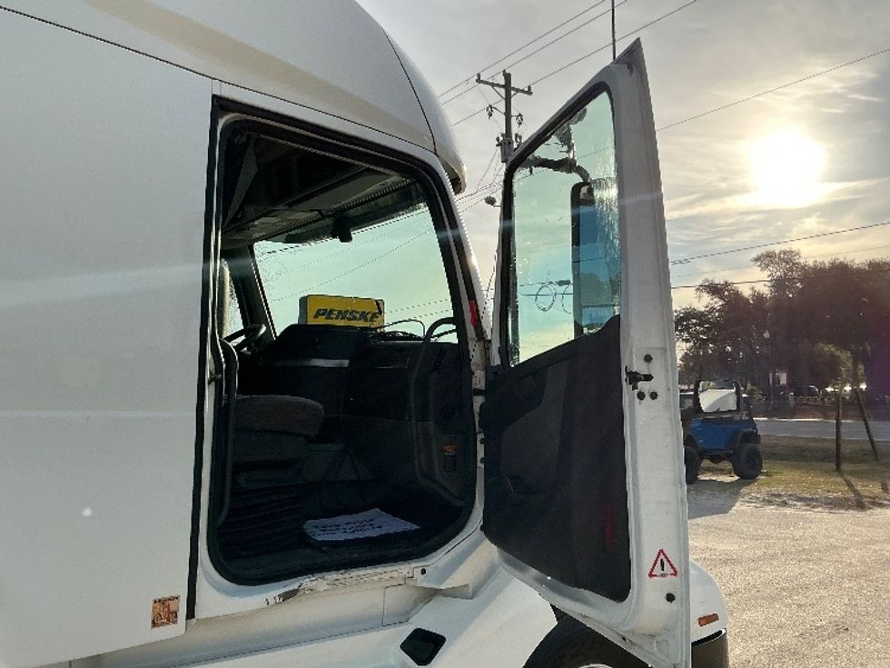 Sleeper Tractor-Heavy Duty Tractors-Volvo-2019-VNL64760-Mebane-NC-429,236\n\t\tmiles-$ 60,000 - Image 12
