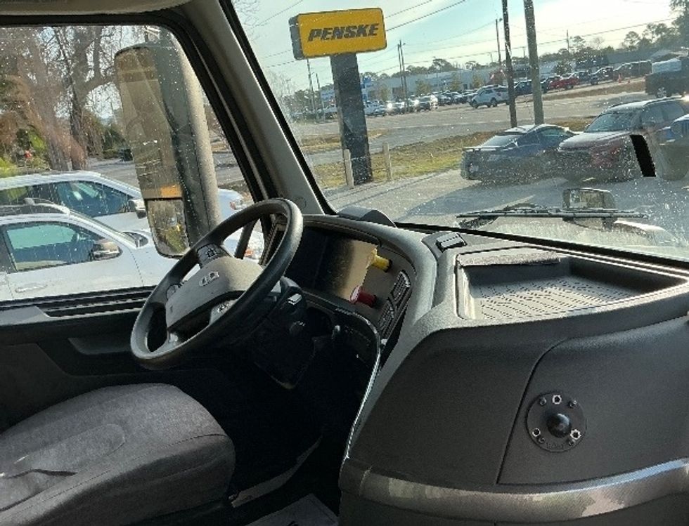 Sleeper Tractor-Heavy Duty Tractors-Volvo-2019-VNL64760-Mebane-NC-429,236\n\t\tmiles-$ 60,000 - Image 13