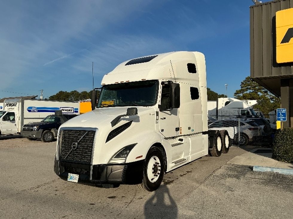 Sleeper Tractor-Heavy Duty Tractors-Volvo-2019-VNL64760-Mebane-NC-429,236\n\t\tmiles-$ 60,000 - Image 3