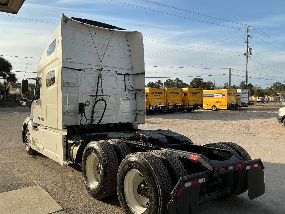 Sleeper Tractor-Heavy Duty Tractors-Volvo-2019-VNL64760-Mebane-NC-429,236\n\t\tmiles-$ 60,000 - Image 5