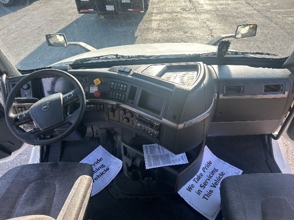 Sleeper Tractor-Heavy Duty Tractors-Volvo-2019-VNL64760-Medley-FL-451,172\n\t\tmiles-$ 58,250 - Image 12