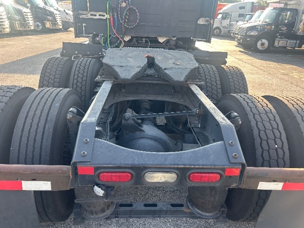 Sleeper Tractor-Heavy Duty Tractors-Volvo-2019-VNL64760-Medley-FL-451,172\n\t\tmiles-$ 58,250 - Image 6