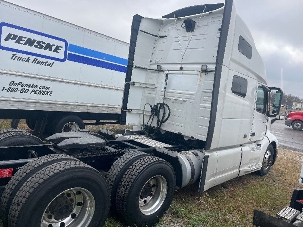 Sleeper Tractor-Heavy Duty Tractors-Volvo-2019-VNL64760-Middlefield-OH-673,505\n\t\tmiles-$ 51,000 - Image 7