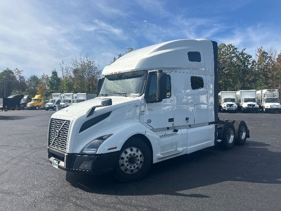 Sleeper Tractor-Heavy Duty Tractors-Volvo-2019-VNL64760-Middlefield-OH-692,154\n\t\tmiles-$ 50,000 - Image 3