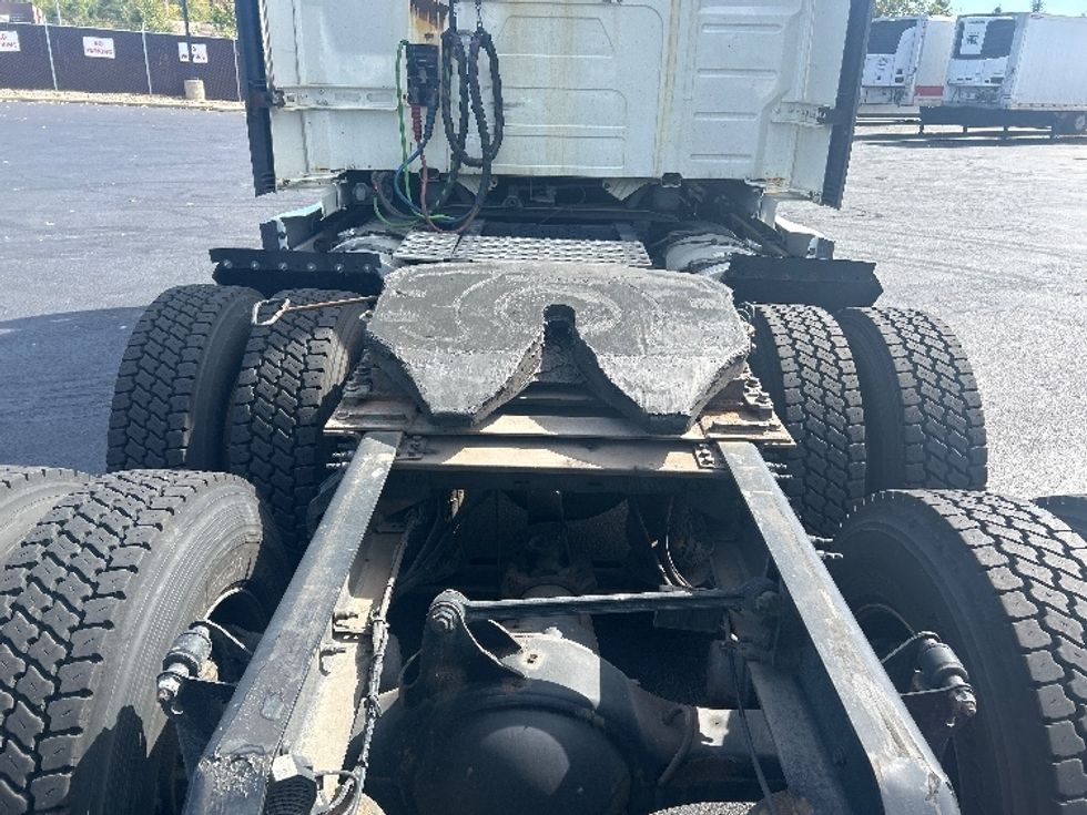 Sleeper Tractor-Heavy Duty Tractors-Volvo-2019-VNL64760-Middlefield-OH-692,154\n\t\tmiles-$ 50,000 - Image 6
