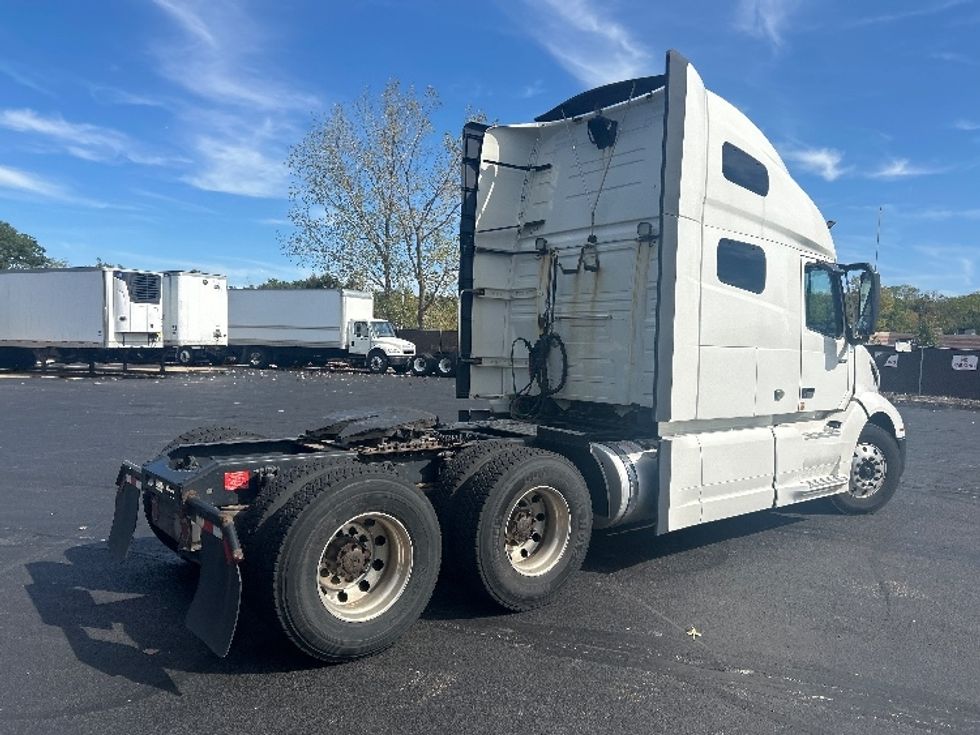 Sleeper Tractor-Heavy Duty Tractors-Volvo-2019-VNL64760-Middlefield-OH-692,154\n\t\tmiles-$ 50,000 - Image 7