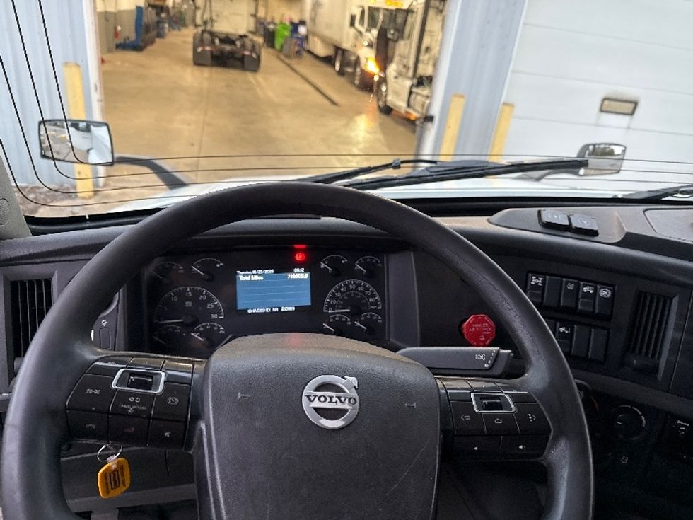 Sleeper Tractor-Heavy Duty Tractors-Volvo-2019-VNL64760-Middlefield-OH-718,905\n\t\tmiles-$ 48,250 - Image 11