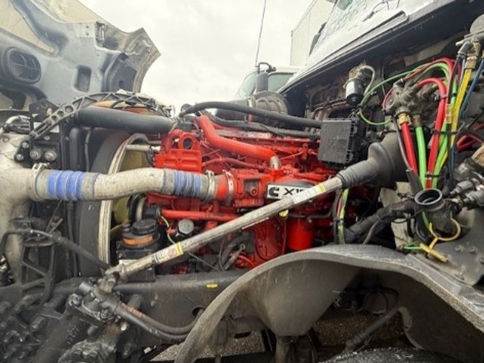 Sleeper Tractor-Heavy Duty Tractors-Volvo-2019-VNL64760-Milwaukee-WI-675,842\n\t\tmiles-$ 48,250 - Image 21