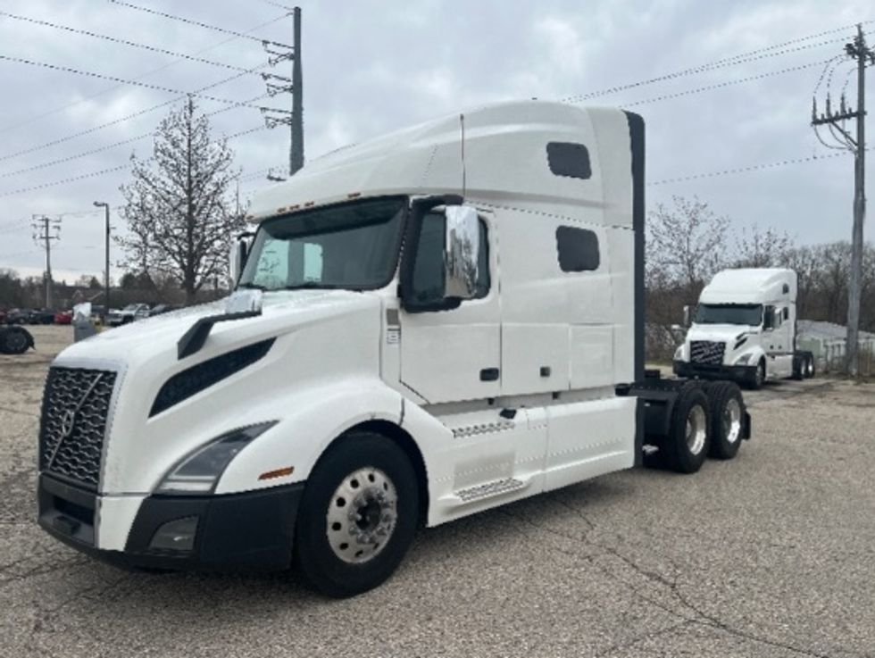 Sleeper Tractor-Heavy Duty Tractors-Volvo-2019-VNL64760-Milwaukee-WI-675,842\n\t\tmiles-$ 48,250 - Image 3