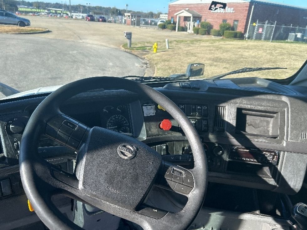 Sleeper Tractor-Heavy Duty Tractors-Volvo-2019-VNL64760-Montgomery-AL-542,983\n\t\tmiles-$ 57,000 - Image 11