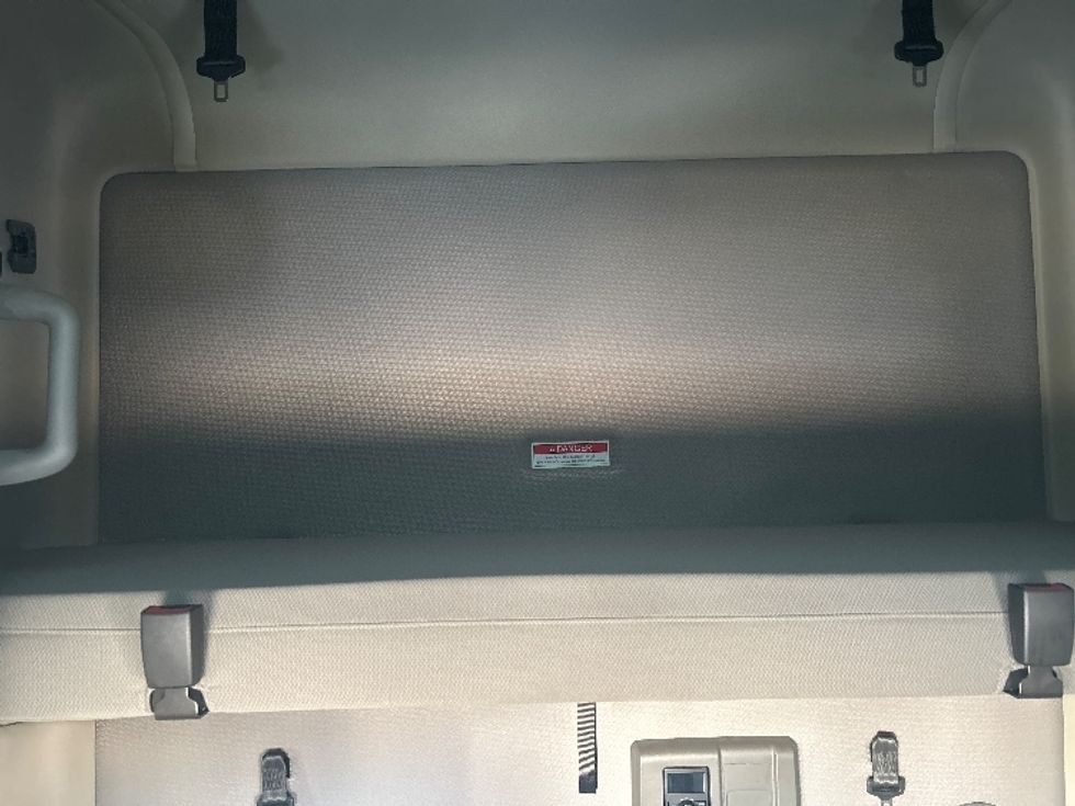 Sleeper Tractor-Heavy Duty Tractors-Volvo-2019-VNL64760-Montgomery-AL-542,983\n\t\tmiles-$ 57,000 - Image 22